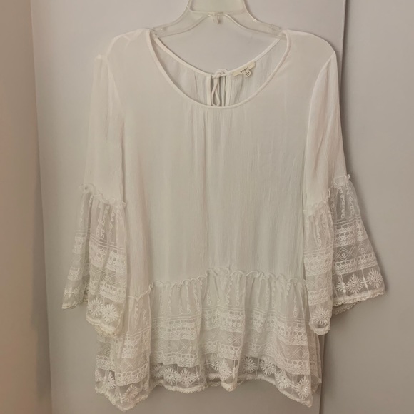 Easel White Flowy Shirt With Lace Sleeves and Trim - Picture 2 of 9